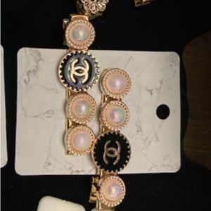 - Inspired hair pins